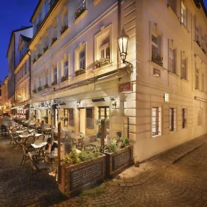 At The Golden Scissors Hotel Praga
